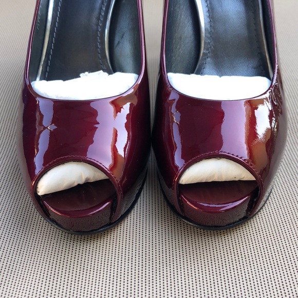 Stuart Weitzman Red Sierra Peep-Toe Pump - Picture 8 of 8